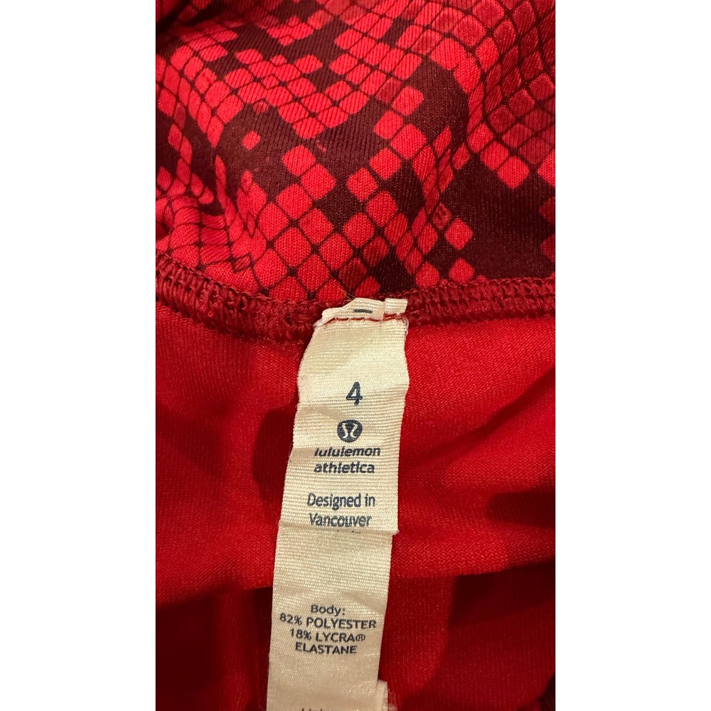 Lululemon Red Snakeskin High Rise Yoga Shorts Size 4 Burgundy Animal Print - Picture 5 of 16